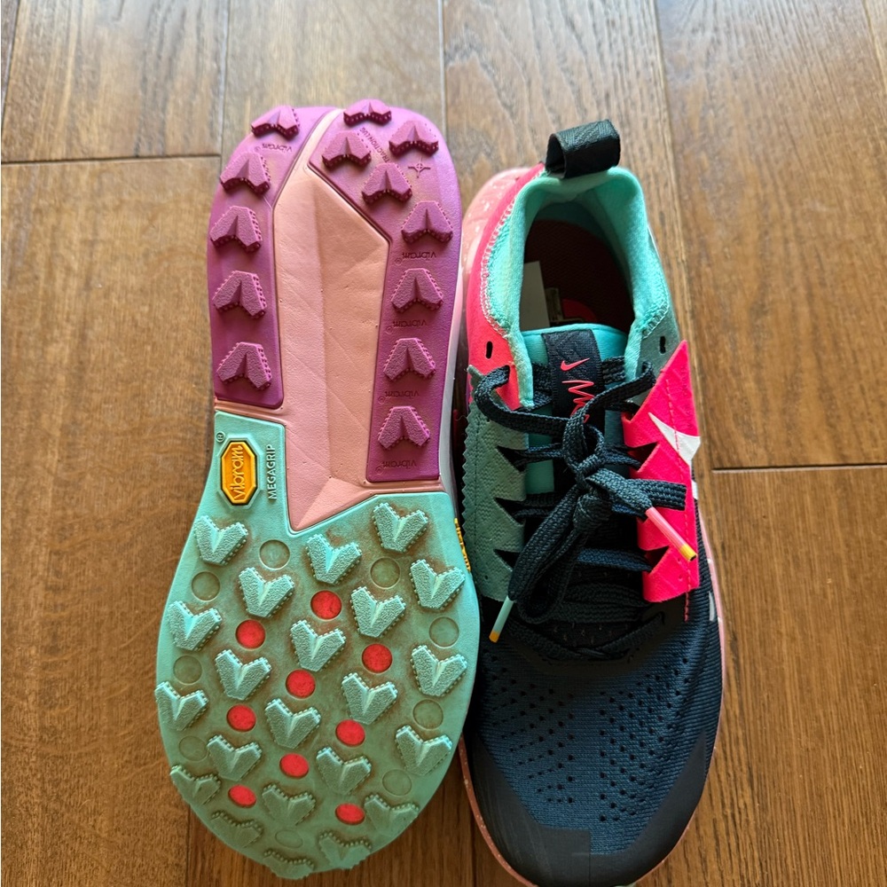 Nike Zegama Blue and Pink Trail Running Shoes - Picture 4 of 6